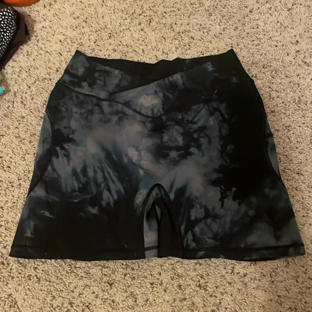 Alphalete XL Oil Spill shorts